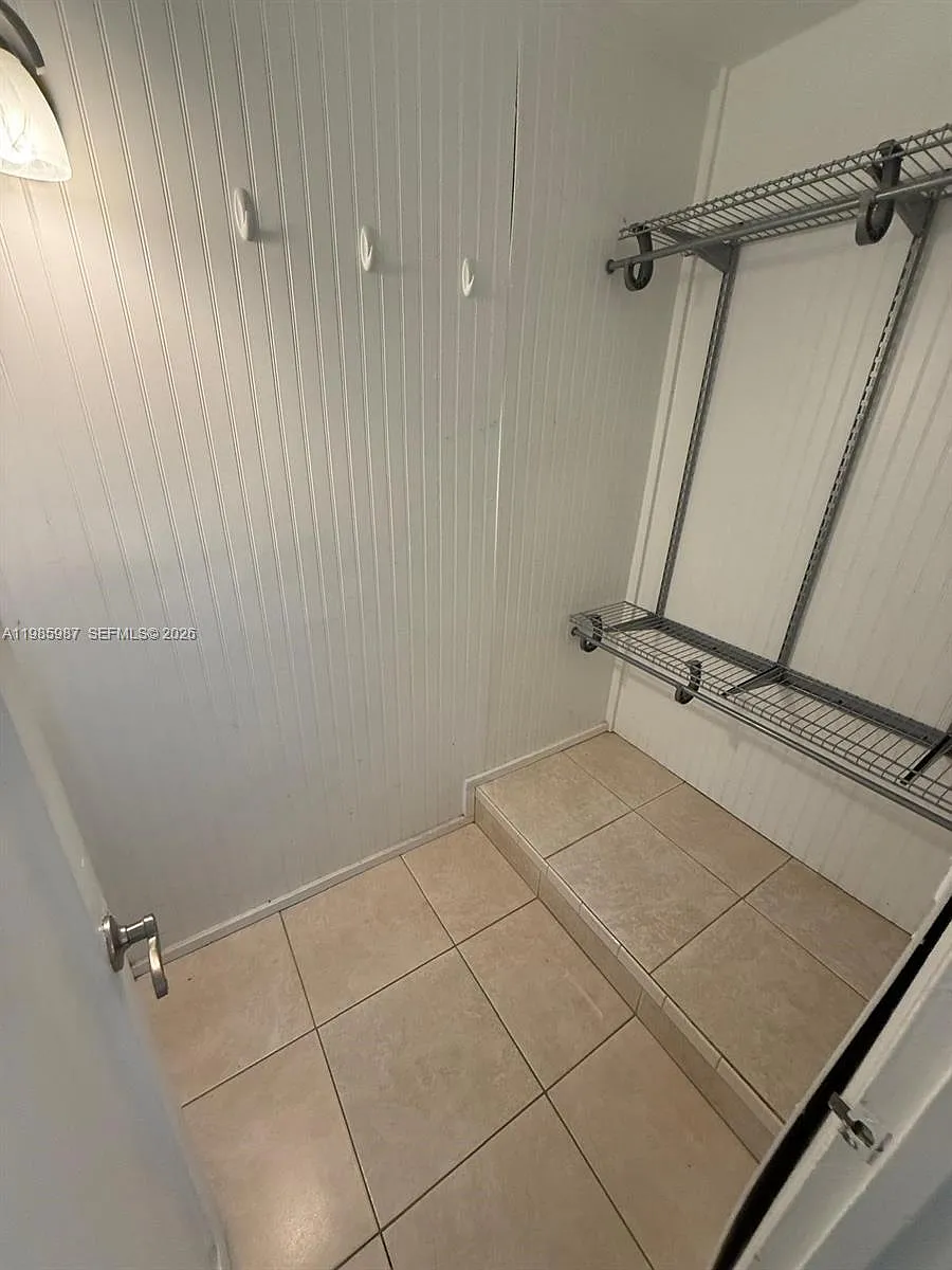 Building Photo - 633 Mokena Dr #2