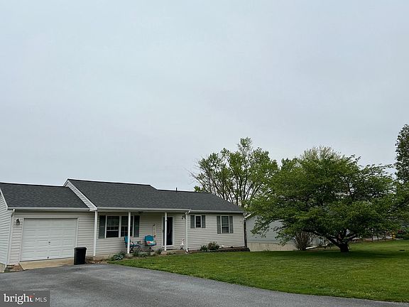 2nd image of 231 Mimosa Dr