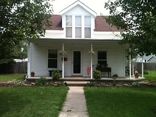 114 N Sherman St photo 1