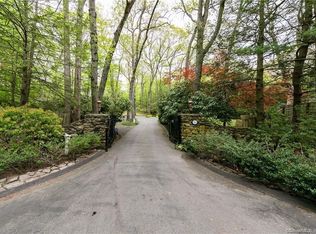 353 Rimmon Rd, Woodbridge, CT 06525