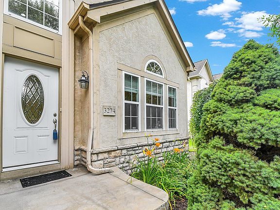 4th image of 3274 Walkerview Dr