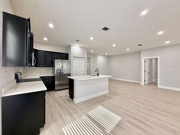 5th image of 2159 SE 1st St