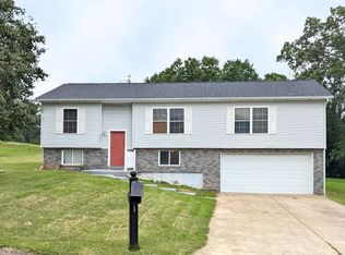 2867 Country Aire Est, De Soto, MO 63020