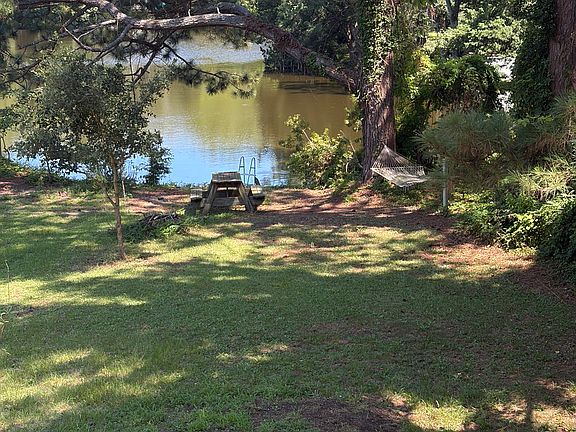 2nd image of 112 Colony Ln