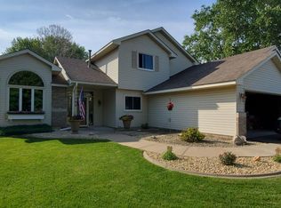 1069 Bonnieview Dr, Woodbury, MN 55129