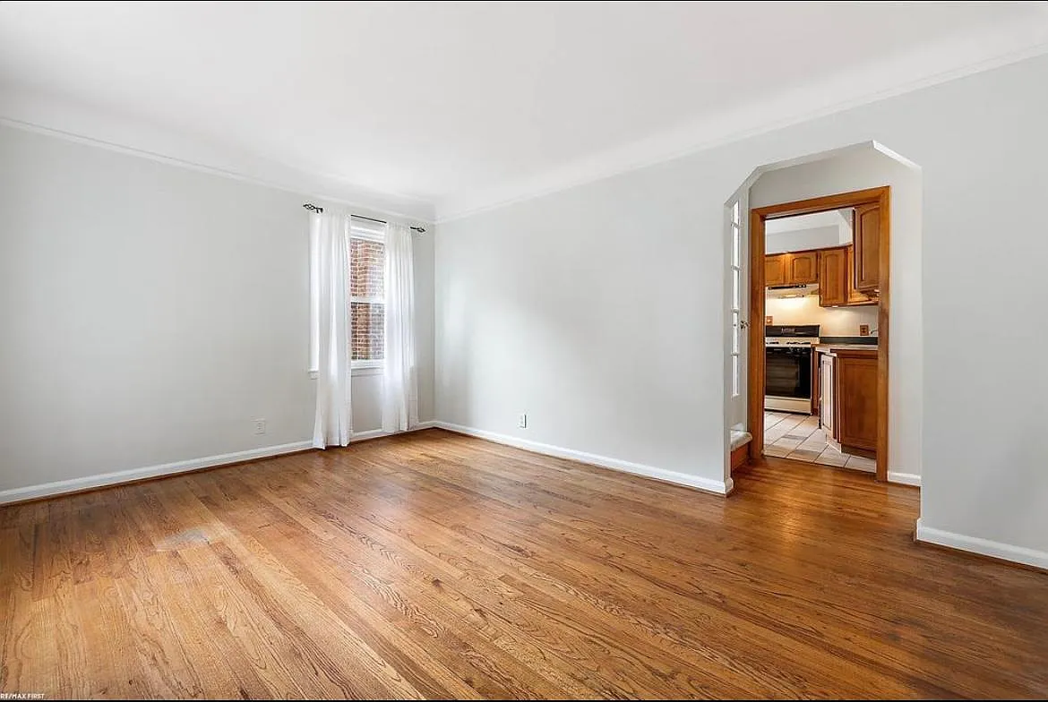 3 bed, 938 sqft, $2,100 — Photo 2