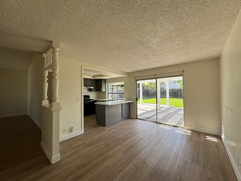1465 Heatherton Ave — Photo 8
