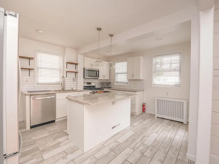 Kitchen with center island breakfast bar
and over head lighting