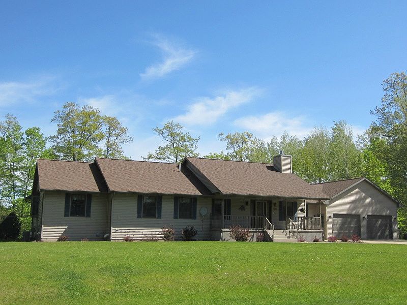 704 Hillcrest Dr, Iron Mountain, MI 49801 Zillow