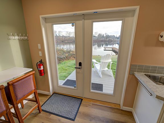 2nd image of 1653 Lake Mount Dr