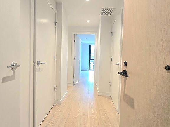 5th image of 1530 W 6th Ave