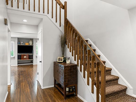 2nd image of 9 Pleasant Lane