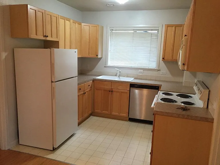 6410 1/2 Phinney Ave N #4 — Photo 5