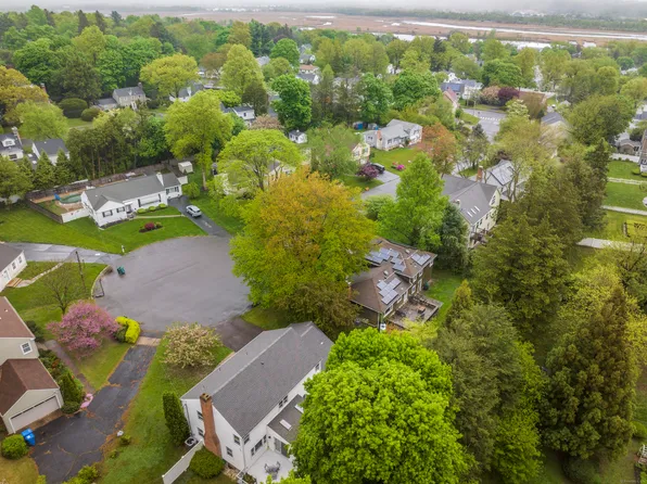 52 Lillibridge Court, Hamden, CT 06517