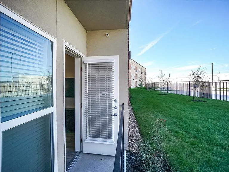 1207 Grand West Blvd #1H — Photo 23