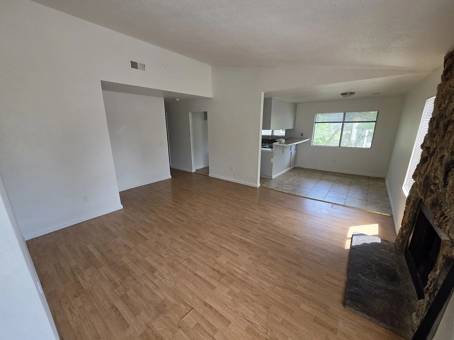 3 bed, 1400 sqft, $1,990 — Photo 4