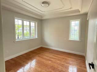 21519 36th Ave FLOOR 2, Bayside, NY 11361