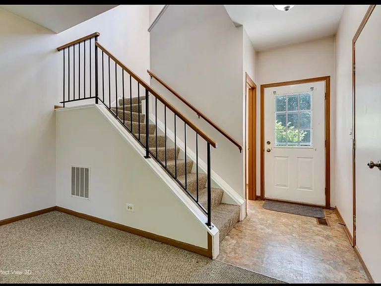 1111 Vail Ct — Photo 2