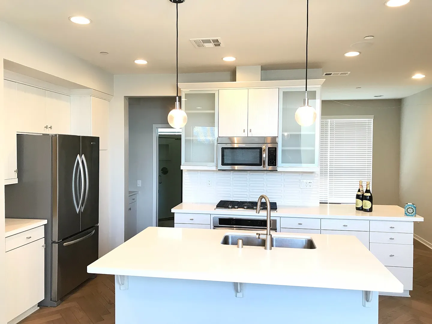 Spacious Hollywood Townhome with 2 Master Suites & Direct-Access Garage & Private Rooftop Deck — Photo 2