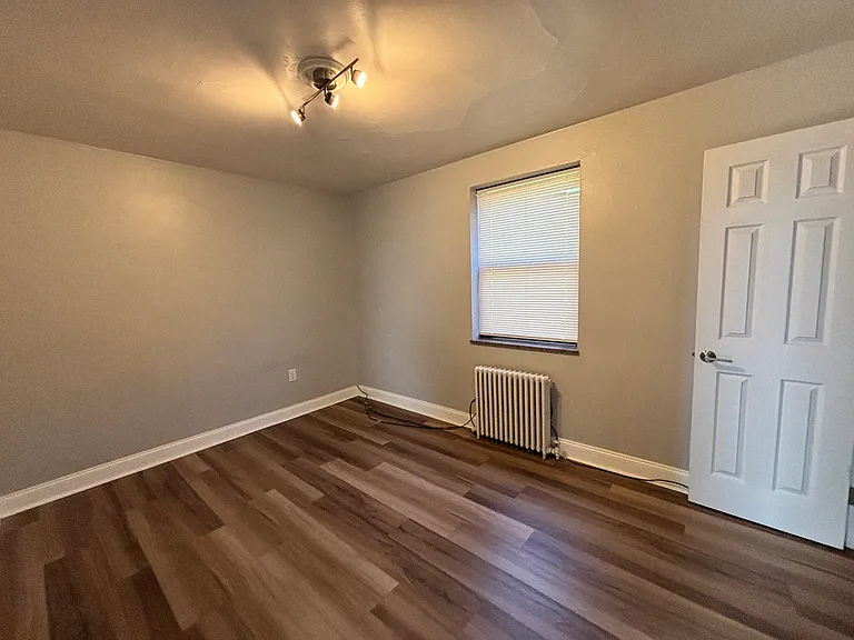Royal Gardens Apartments — Photo 10