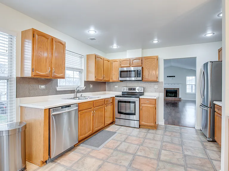 1829 Quaker Hollow Ln #1829 — Photo 3