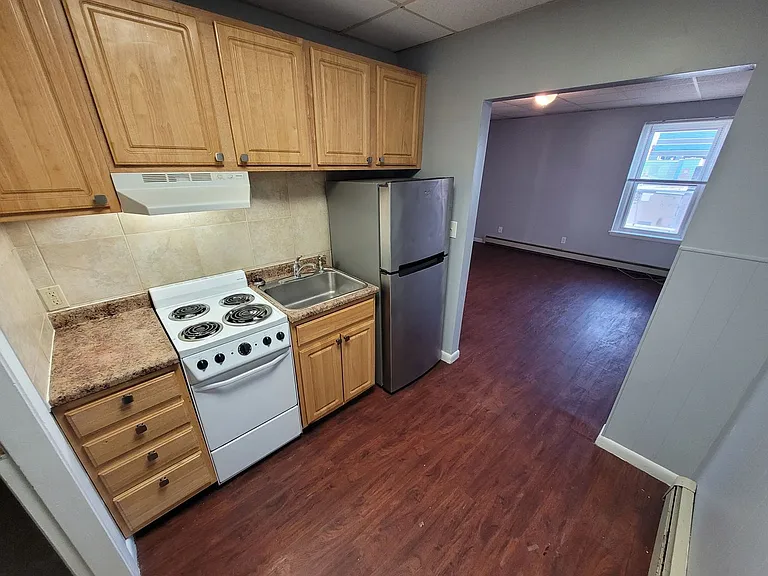 1358 Elm St. — Photo 5