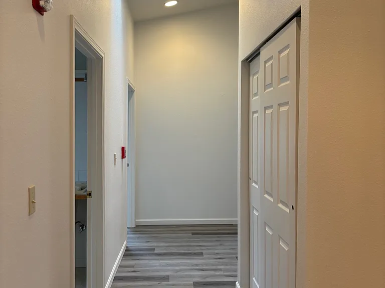 15310 Main St E #1 — Photo 15