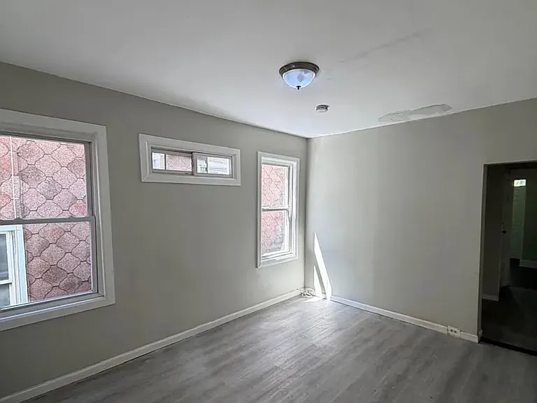 76 Eaton Pl #2L — Photo 3