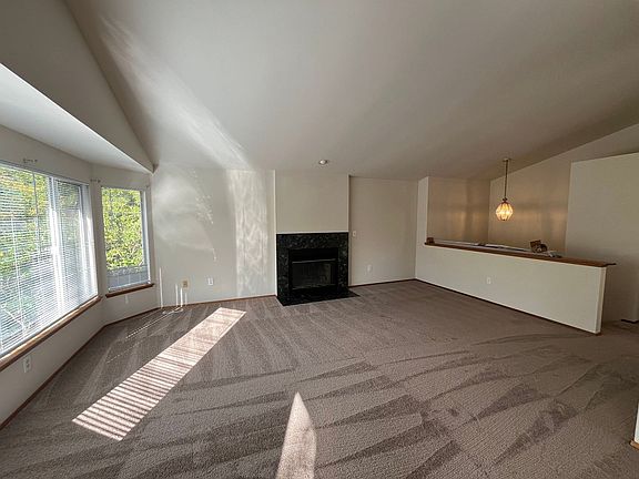 4th image of 11526 30th Ave NE