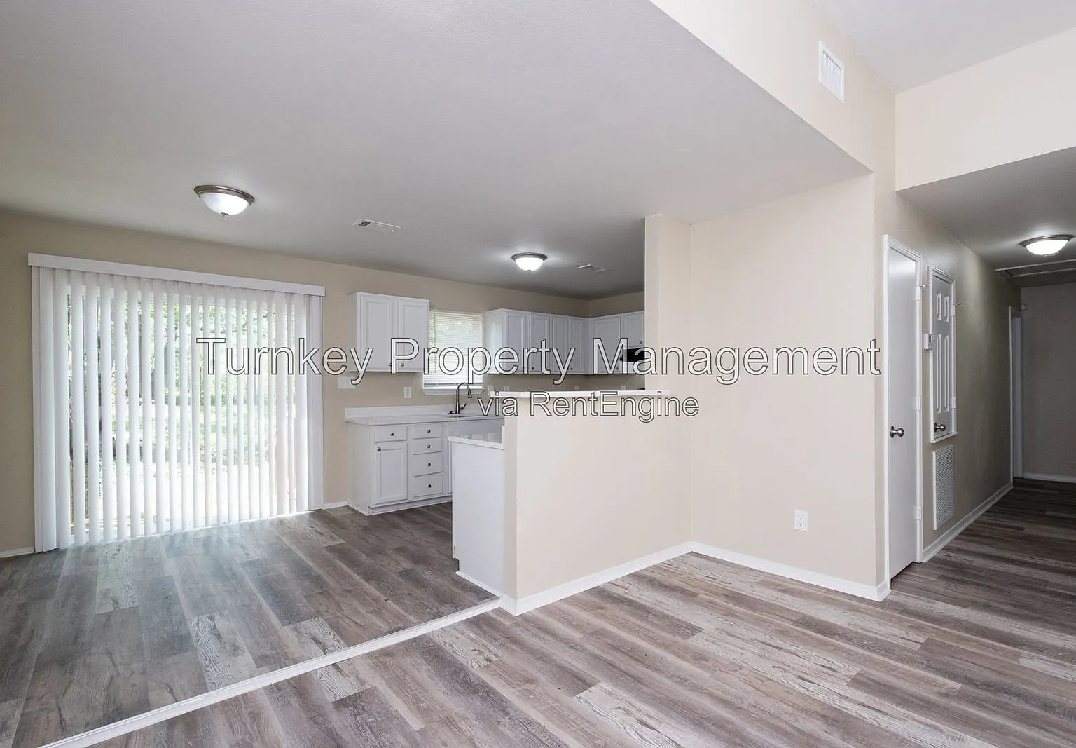 3 bed, 2.0 bath, 1157 sqft, $1,100 — Photo 4