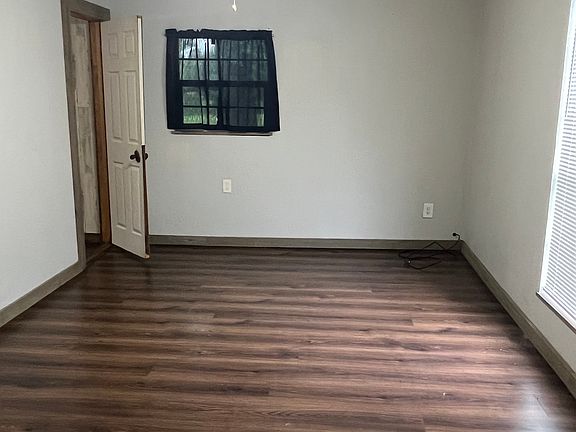 5th image of 649 Jefferson St