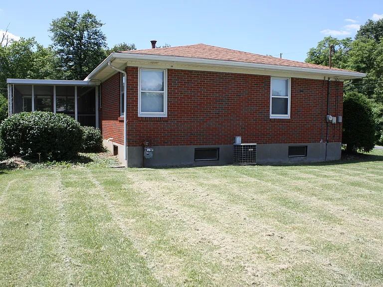 9300 Fern Creek Rd — Photo 3