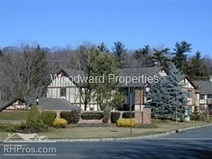 Briarwood Entrance