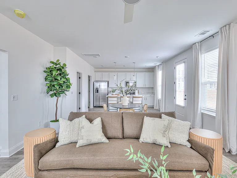 Lakeside Residences — Photo 44