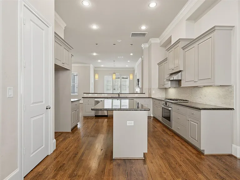 2707 Cohn Trl — Photo 24