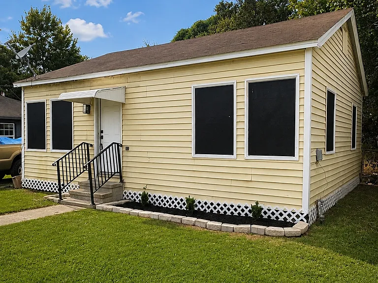 1408 W Curtis Ave — Photo 3