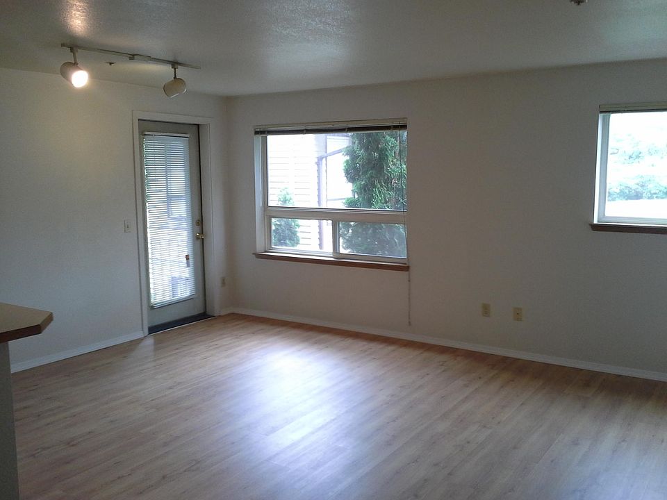 1st image of 1722 NE 145th St #203