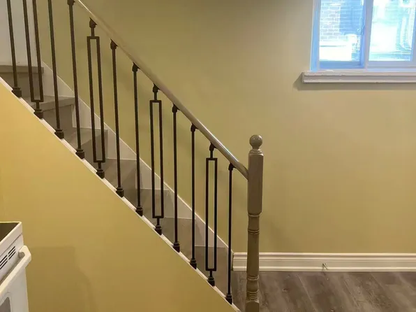 10 Northwood Dr, Toronto, ON M2M 2J8