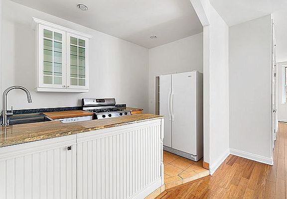 3rd image of 190 Eldridge St #3