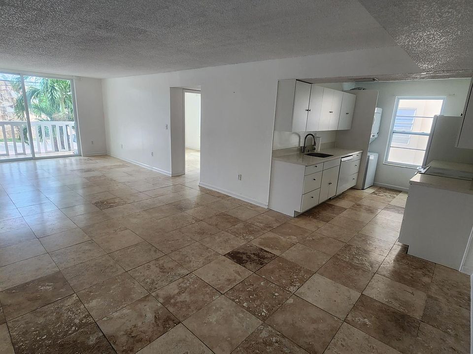 1st image of 8530 Byron Ave APT 207