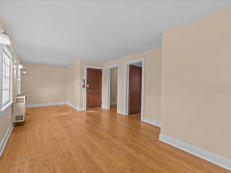 1st image of 360 S Winooski Ave #I