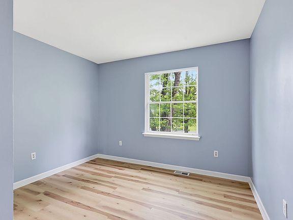 4th image of 11259 Edgewood Dr