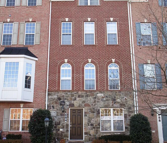 684 Pullman Pl — Photo 1