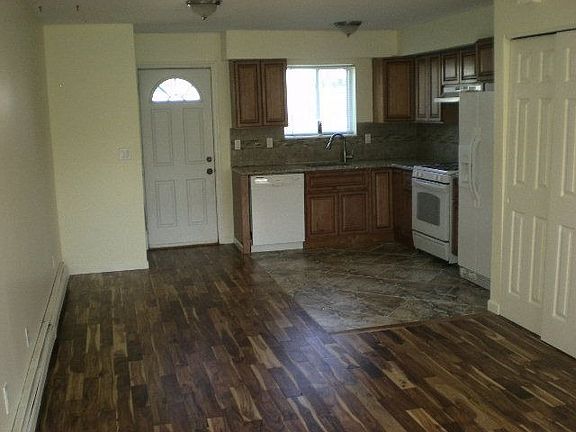 2nd image of 174 Freeborn St
