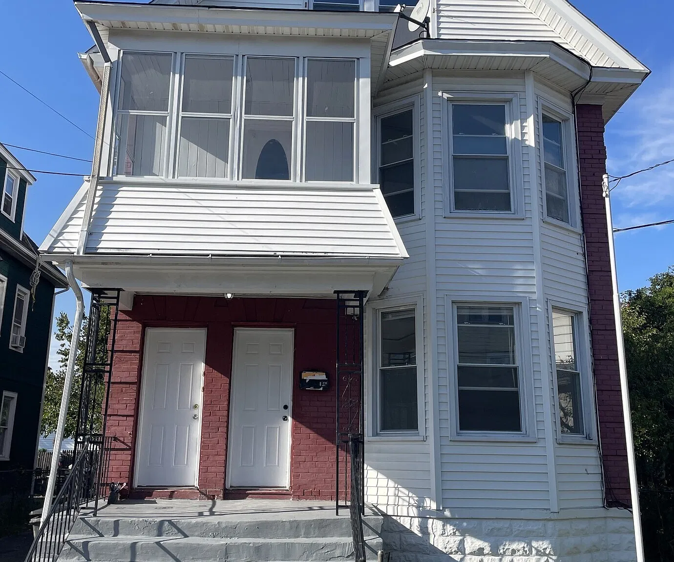 3 bed, 1.0 bath, 1000 sqft, $2,500 — Photo 1