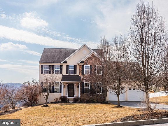 2nd image of 217 Coleridge Ln