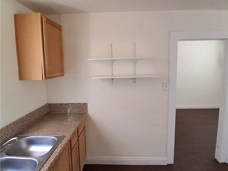 413 W Van Buren Ave #8 — Photo 4