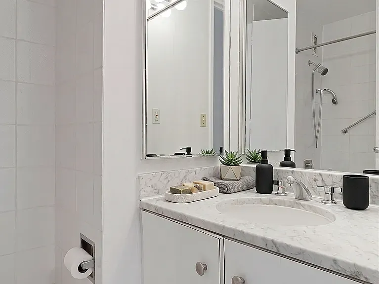 214 N 11th St #5C — Photo 11