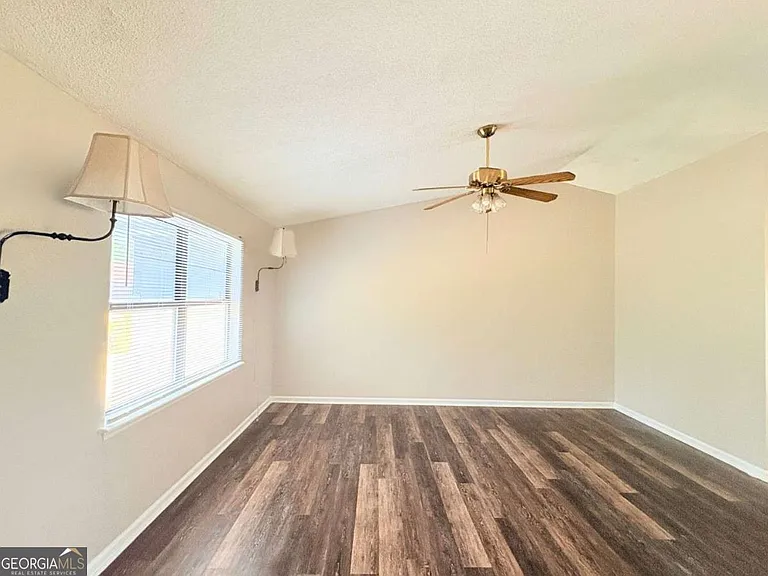 142 Woodvalley Ct — Photo 9