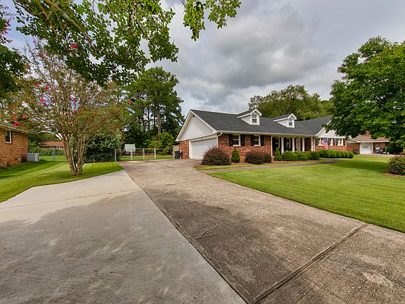 3rd image of 2802 Skyland Dr